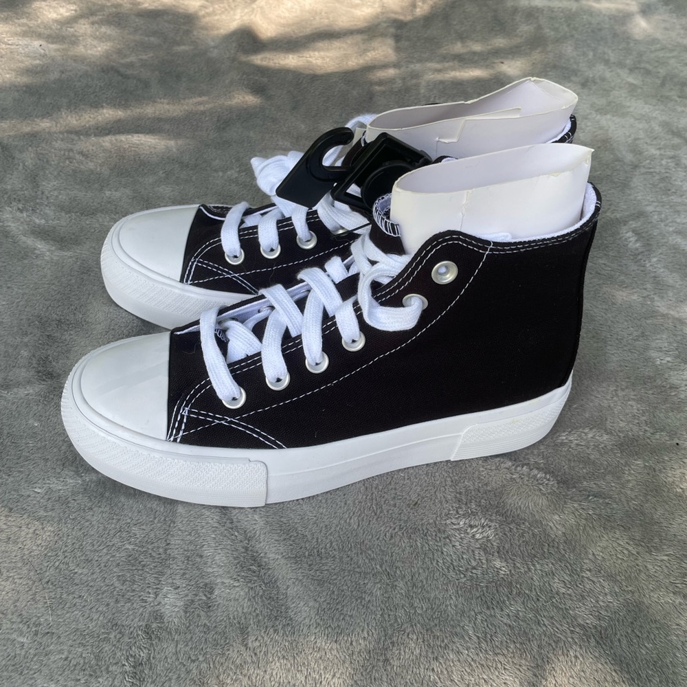 NWT No Boundaries Women’s Platform Hi-Top Sneakers with Memory Foam - Picture 2 of 5
